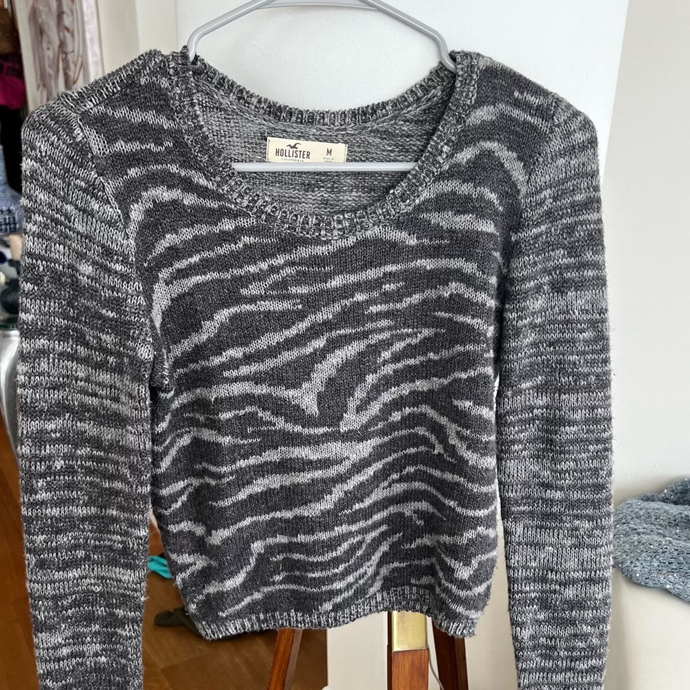 Hollister Gray Tiger Print Cropped Sweater